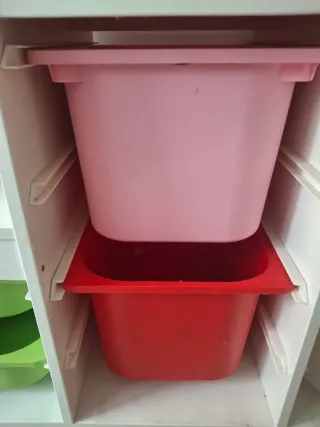 Mueble organizador con cubos
