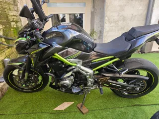 Kawasaki Z900 Negra y Verde