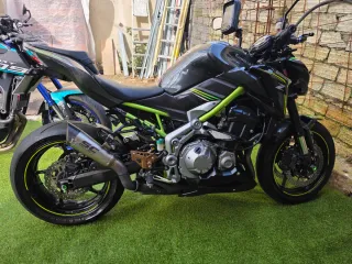 Kawasaki Z900 Negra y Verde