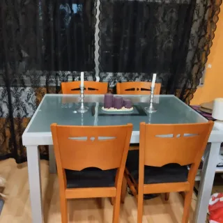 Mesa comedor extensible + 4 sillas