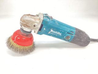 radial makita m9502r