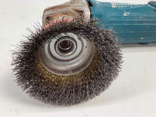 radial makita m9502r