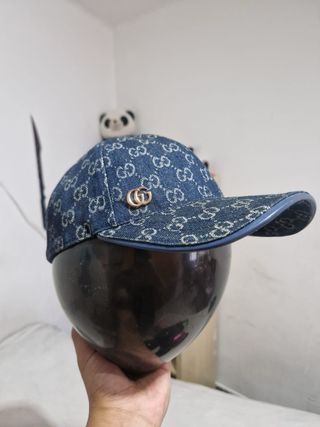 Gorra Gucci Azul con Logo Dorado