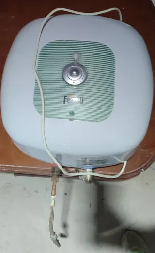 Calentador eléctrico de 30 litros – Ferroli