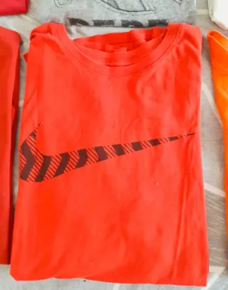 Camiseta Nike Roja Logo Talla L como nueva