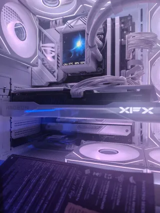 XFX Radeon RX 9060 XT 16GB Blanca