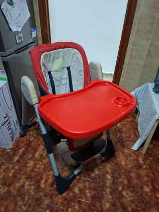 Trona de bebé roja