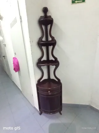 Elegante Estantería Rinconera Vintage Madera