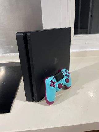 PS4 (PlayStation 4) Negra + Mando Nuevo