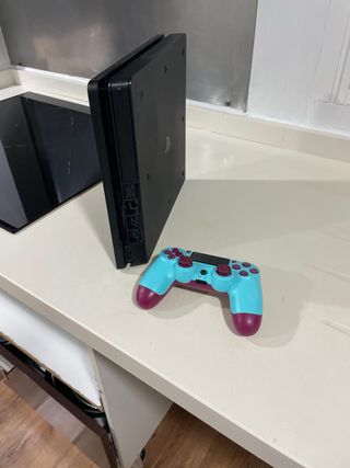 PS4 (PlayStation 4) Negra + Mando Nuevo