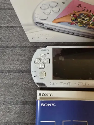 PSP Slim 3004 Pearl White