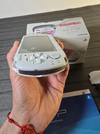 PSP Slim 3004 Pearl White