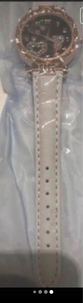 Reloj blanco y dorado mujer nuevo