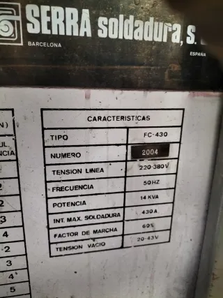 3 Máquinas de soldar semiautomáticas Deco y Serra.