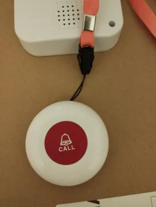 Alarma para adultos con botón de llamada