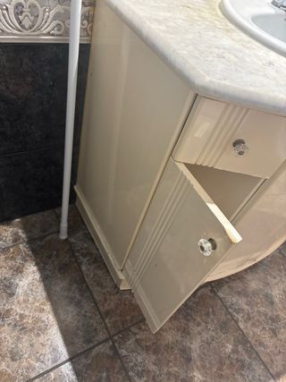 Mueble de baño clásico beige