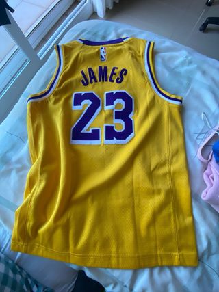Camiseta Lakers 23 Nike Talla M