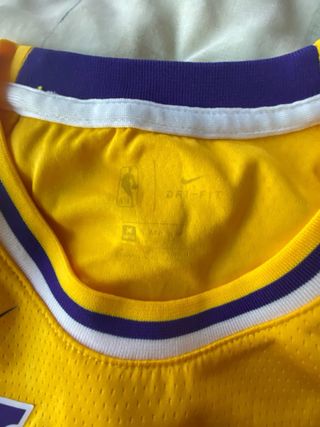 Camiseta Lakers 23 Nike Talla M