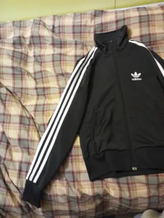 Sudadera Adidas Negra con Rayas Blancas