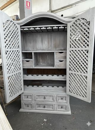 Armadio rustico in legno massello