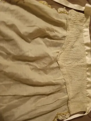 Manteleta Fallera Dorada y Blanca