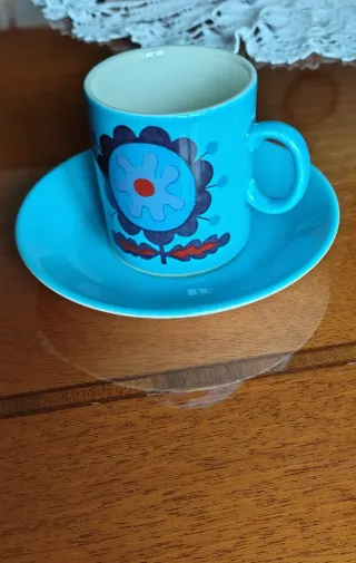 Tazzina e piattino blu con fiore