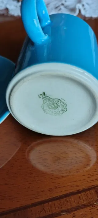 Tazzina e piattino blu con fiore