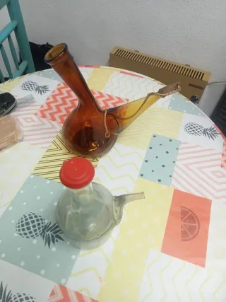 Porrón de cristal ámbar y uno transparente