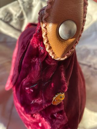 Bolso Joya AMULETI J - Terciopelo Burdeos y Mariqu