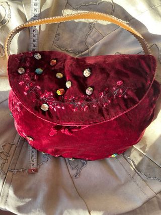 Bolso Joya AMULETI J - Terciopelo Burdeos y Mariqu