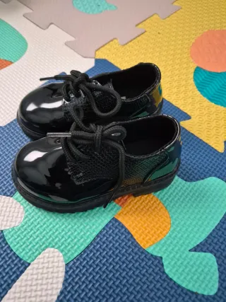 Zapatos Oxford charol bebé talla 22