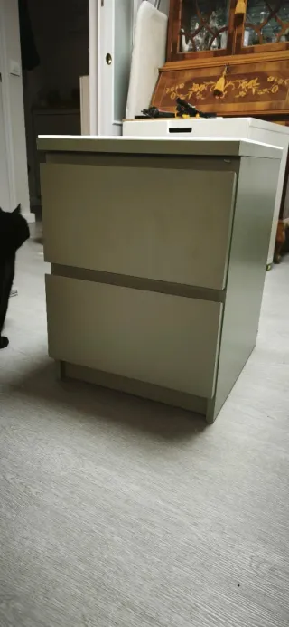 Cómoda Malm 2 cajones con cristal