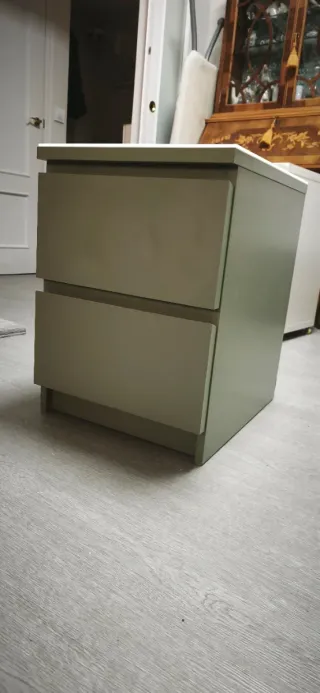 Cómoda Malm 2 cajones con cristal