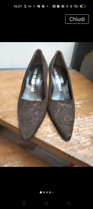 Scarpe eleganti marroni con decorazioni