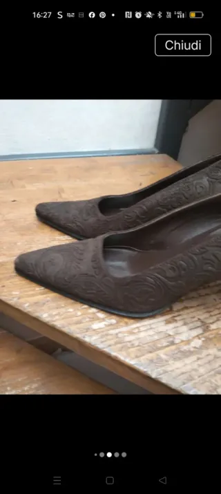 Scarpe eleganti marroni con decorazioni