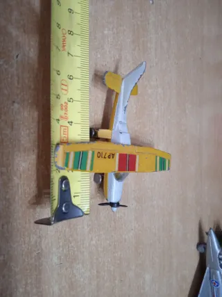 Avión metálico antiguo Cessna 210.8 mod710 PILEN