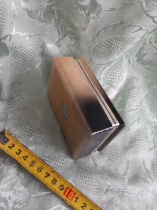 Portagioie in alabastro con decoro floreale