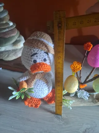 Ornamento pasquale con anatra all'uncinetto