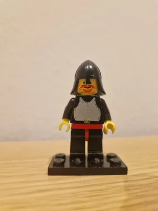Minifigure LEGO (Black Knight with Breastplate)
