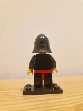 Minifigure LEGO (Black Knight with Breastplate)