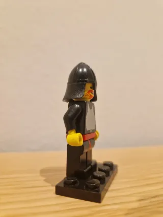 Minifigure LEGO (Black Knight with Breastplate)