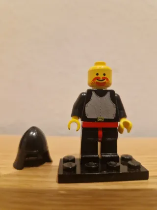 Minifigure LEGO (Black Knight with Breastplate)