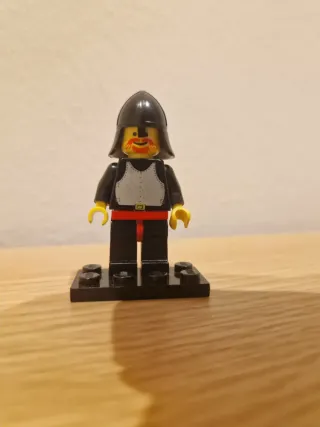 Minifigure LEGO (Black Knight with Breastplate)