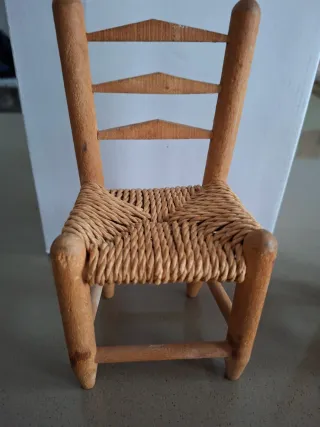 2 Seggioline in legno per casa delle bambole