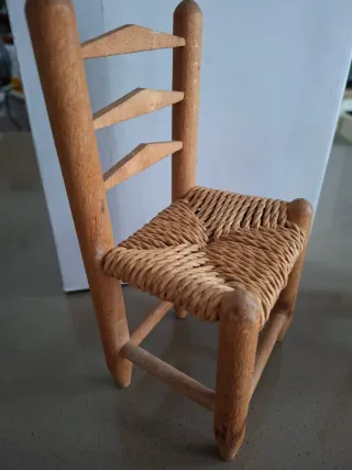 2 Seggioline in legno per casa delle bambole