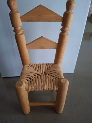2 Seggioline in legno per casa delle bambole