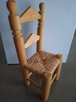 2 Seggioline in legno per casa delle bambole
