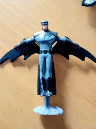 Figura Batman clásico  con alas