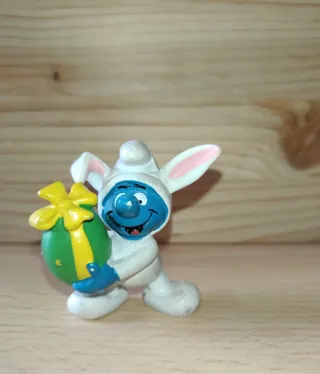 Puffo con uovo di Pasqua