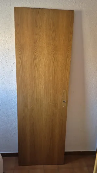 Puerta de madera 200x64cm usada